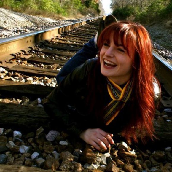 Profile Picture of Carolyn Manning (@winryrose) on Poshmark