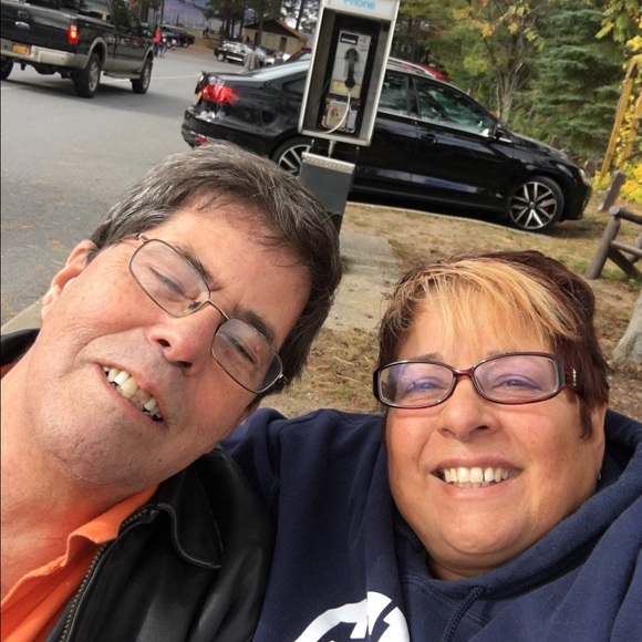 Virginia Neumann - Poshmark Profile Picture of Virginia Neumann (@vneumann7) on Poshmark