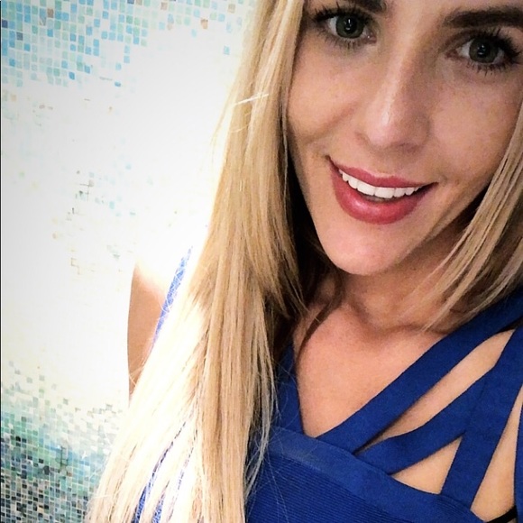 Profile Picture of Brooke Kuderer (@alifewithbrooke) on Poshmark