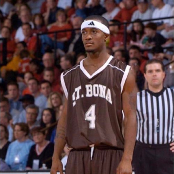 Profile Picture of Adrian Davis (@adriandavis345) on Poshmark