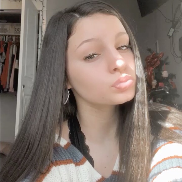 Profile Picture of Karys Boudoin (@karys_boudoin) on Poshmark