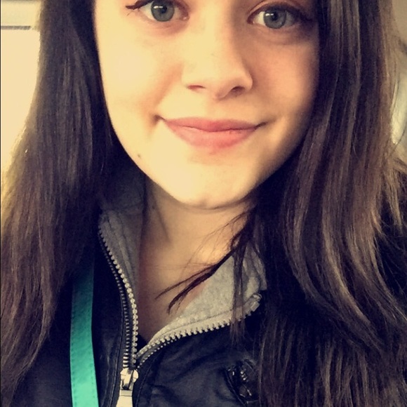 Profile Picture of Madison Pullin (@madi7575845) on Poshmark