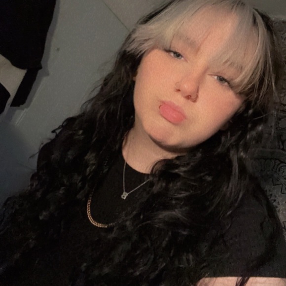 Profile Picture of Brya Baverstock (@bryaquinn) on Poshmark