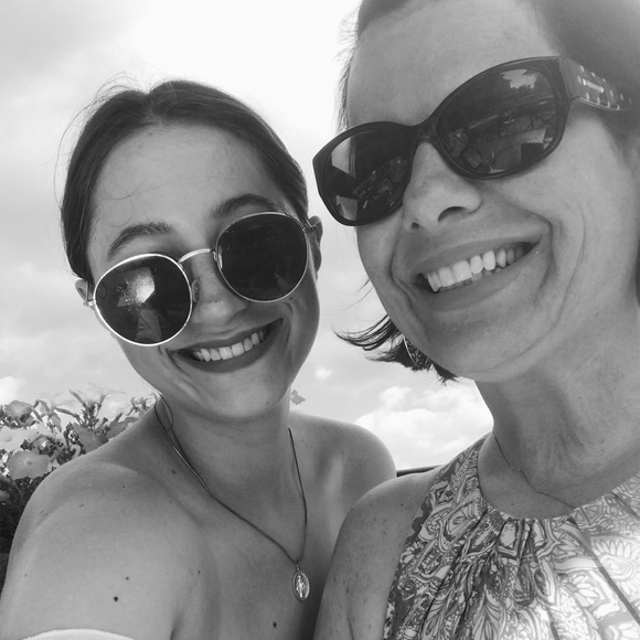 Profile Picture of Lisa Rawa (@momarawa) on Poshmark