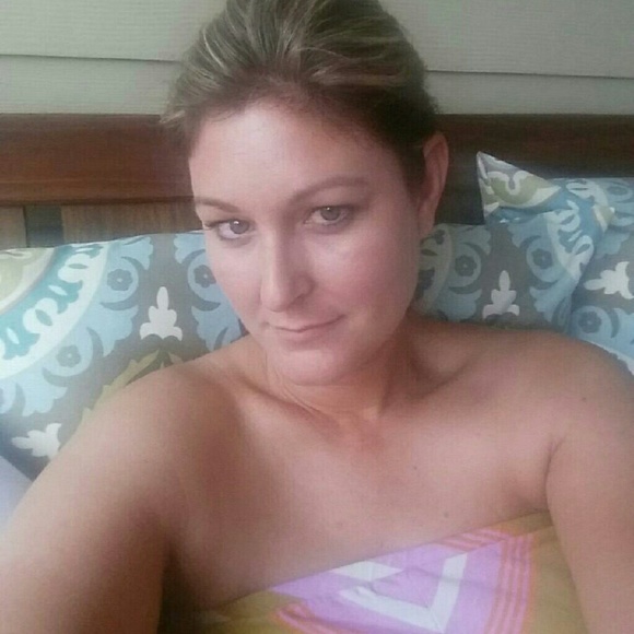 Profile Picture of Tara Dohmann (@fourdohs) on Poshmark