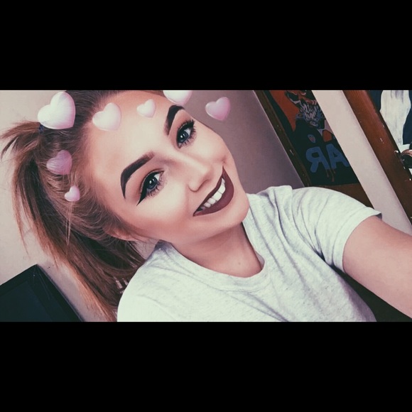 Profile Picture of Hailey Sistek (@haileyysistek01) on Poshmark