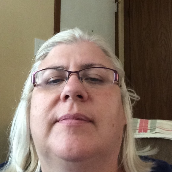 Lisa Bream - Poshmark Profile Picture of Lisa Bream (@lisabream) on Poshmark