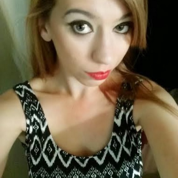 Profile Picture of Haley Clowers (@hdclowers58) on Poshmark