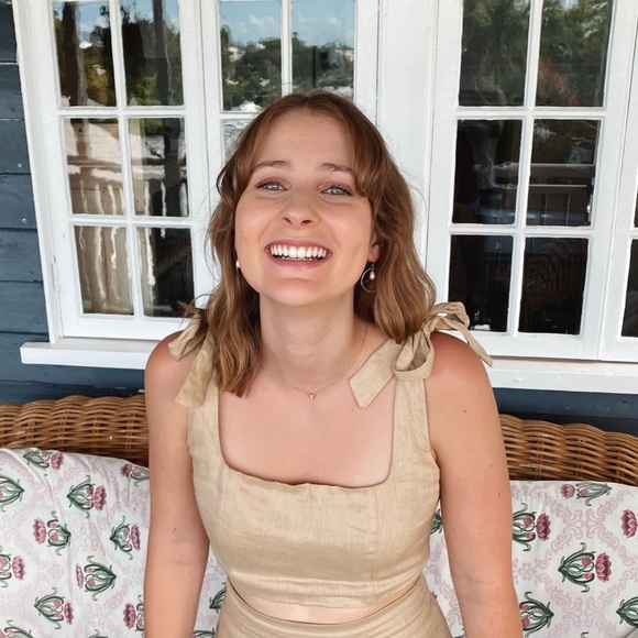 Profile Picture of Ellie Longfield (@ellielongfield) on Poshmark