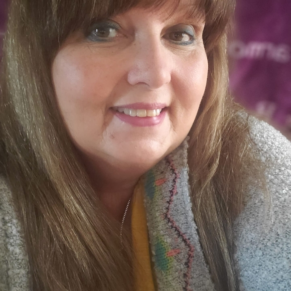 Profile Picture of Libby Angell coleman (@libbyangell1960) on Poshmark