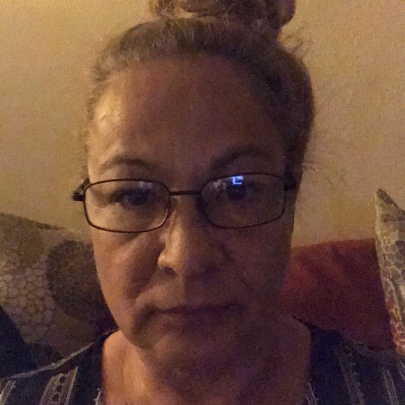 Profile Picture of Rosa Rosas (@nina1104_r) on Poshmark