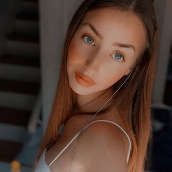 Profile Picture of Briana Schulzetenberg (@breezers) on Poshmark