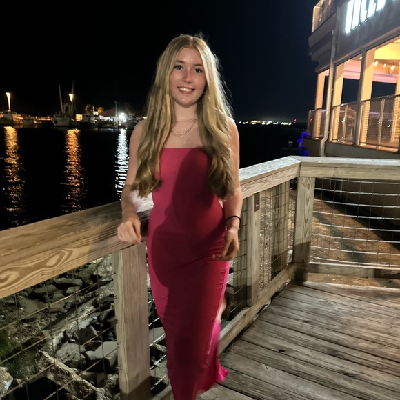 Profile Picture of Chloe Marshall (@chloemarshall10) on Poshmark