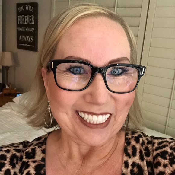 Profile Picture of Sherri's closet Sherri poole-bennett (@sherrilynn66) on Poshmark