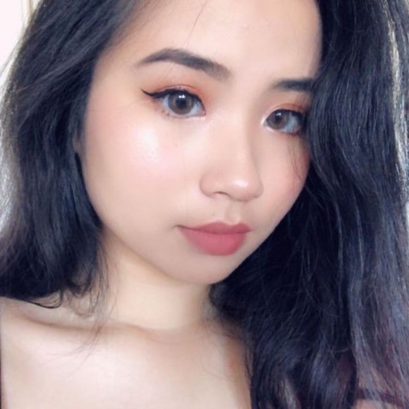 Profile Picture of Trâm Anh (@tranh4592) on Poshmark