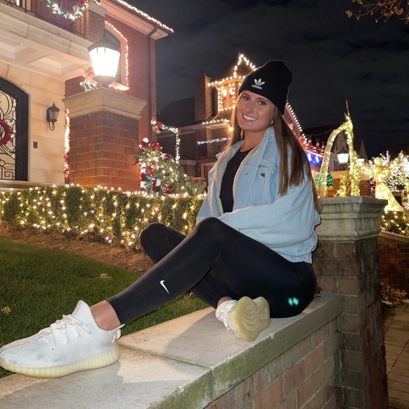 Profile Picture of Delaney Zehnder (@delaneyzehnder) on Poshmark