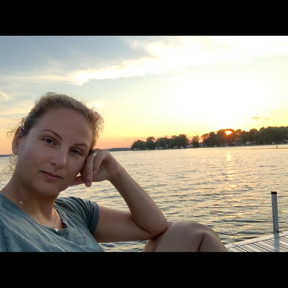 Profile Picture of Anna Feigin (@anna_feigin) on Poshmark