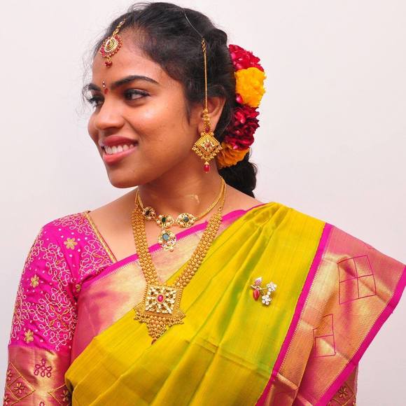 Profile Picture of Swathi Gottumukkala (@sgottumukkala) on Poshmark