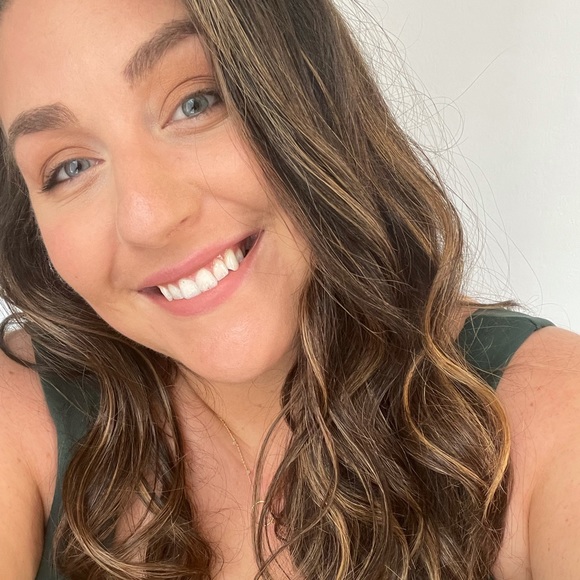 Profile Picture of Danielle Cantalupo (@deecee1128) on Poshmark