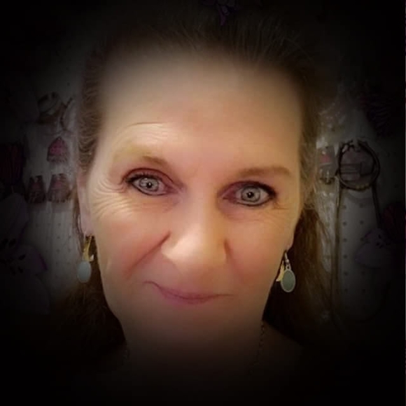 Profile Picture of Robin Johns-westwood (@crazy4craftn) on Poshmark