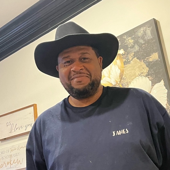 Profile Picture of James Hardin (@hardinjames1) on Poshmark