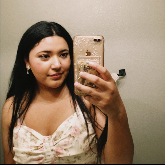 Profile Picture of Isa Guzman (@isa_guz31) on Poshmark