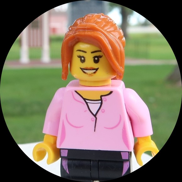 Profile Picture of Michelle Mcdearmon (@craftyshamell) on Poshmark