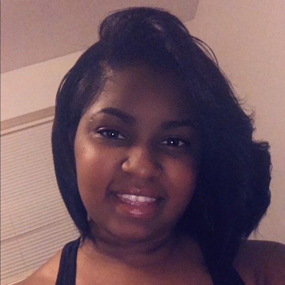 Profile Picture of Sharice Graham (@grahamsharice03) on Poshmark