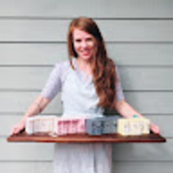 Profile Picture of Leslie Varnon (@leslie_varnon) on Poshmark