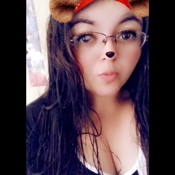 Profile Picture of Danielle Suhey (@dsuhey) on Poshmark