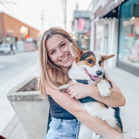 Profile Picture of Julianne Cavanaugh (@julicavanaugh) on Poshmark