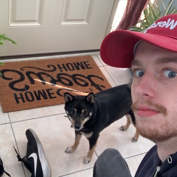Profile Picture of Thom Seelbinder (@thomseelbinder) on Poshmark