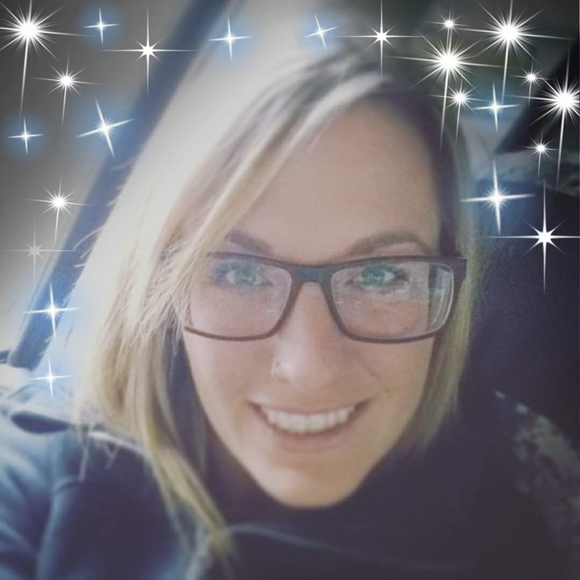 Profile Picture of Sterrin Lazarowich (@sterrin11) on Poshmark