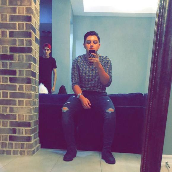 Profile Picture of Omar Cantu (@omaaar17) on Poshmark