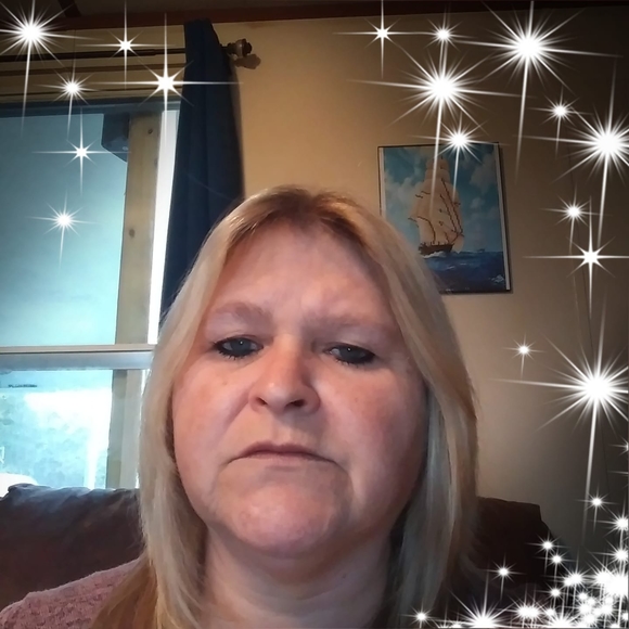 Profile Picture of Shellie Stevens (@shelliestevens) on Poshmark