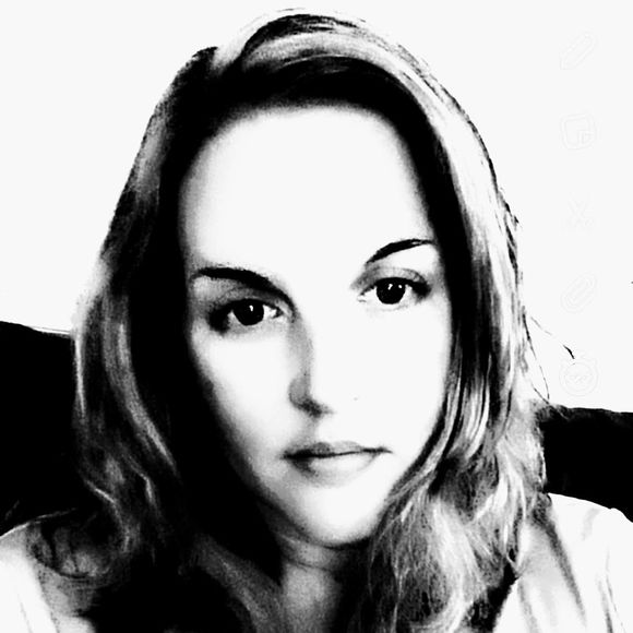 Profile Picture of Shelly Matthews (@shellyvenable) on Poshmark