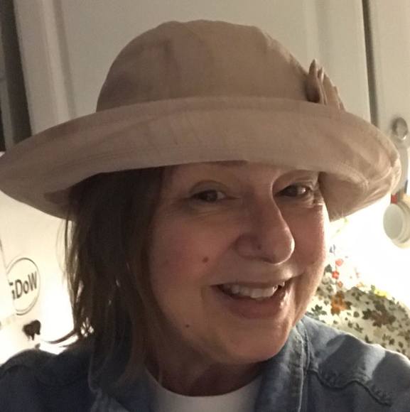 Profile Picture of Julia Scheer (@juliascheer) on Poshmark
