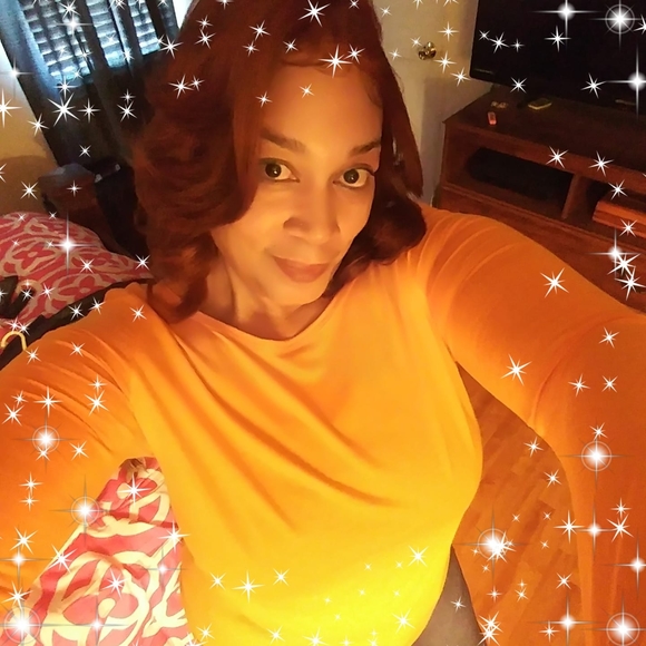 Profile Picture of Joanne Paylor (@joannepaylor) on Poshmark