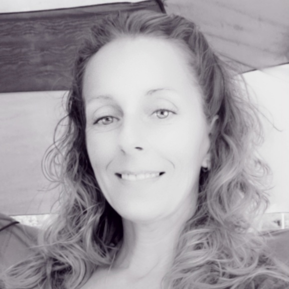 Profile Picture of Tara Leach (@taraleach788) on Poshmark