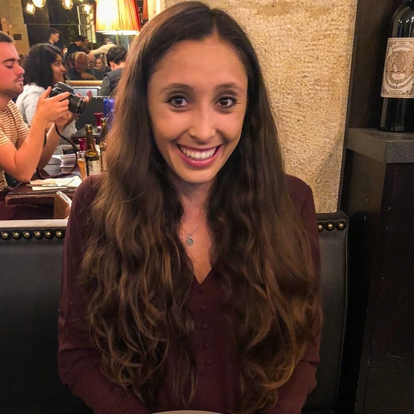 Alexa Bridges - Poshmark Profile Picture of Alexa Bridges (@alexaaguilar) on Poshmark