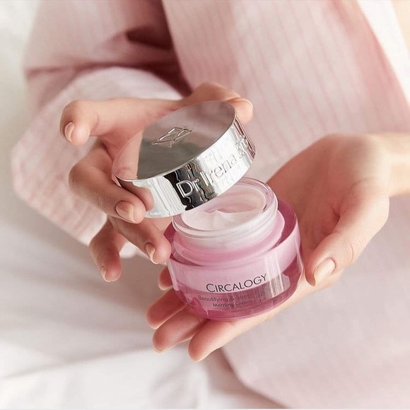 Profile Picture of Mola Mola (@mola_mola) on Poshmark