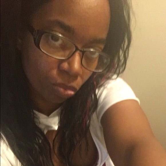 Profile Picture of Leann Sumpter-roberts (@chyna_doll215) on Poshmark