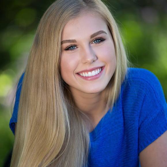 Profile Picture of Natalia Vanderzanden (@natvanderzanden) on Poshmark