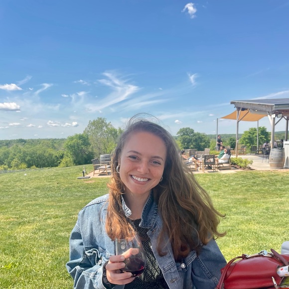 Profile Picture of Sarah Benothmane (@sarahb5899) on Poshmark