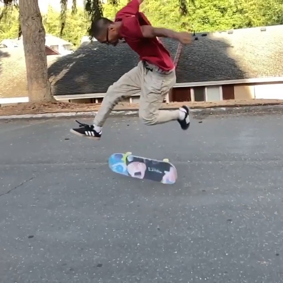 Profile Picture of Aaron Fernandez (@skman1125) on Poshmark