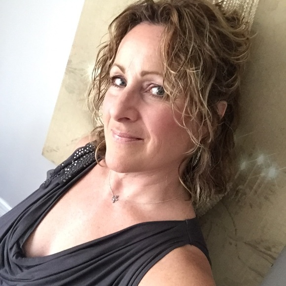 Profile Picture of Denise Simonetti (@deesimo) on Poshmark