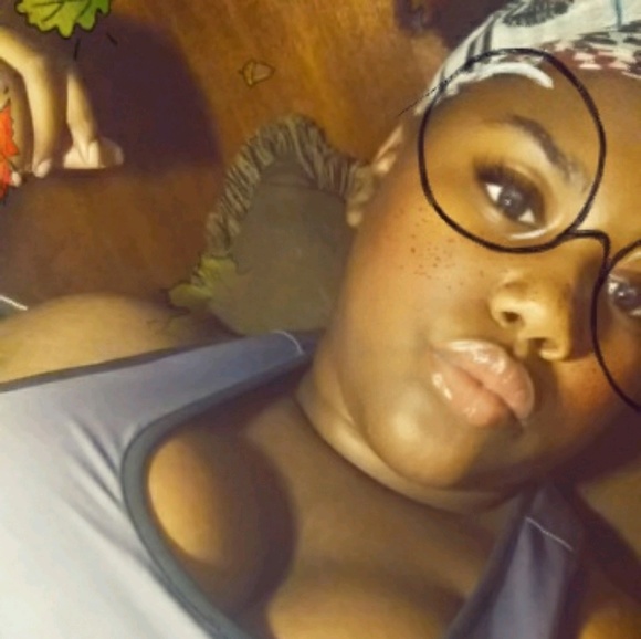 Profile Picture of Jasmine Weldon (@thiicky17) on Poshmark