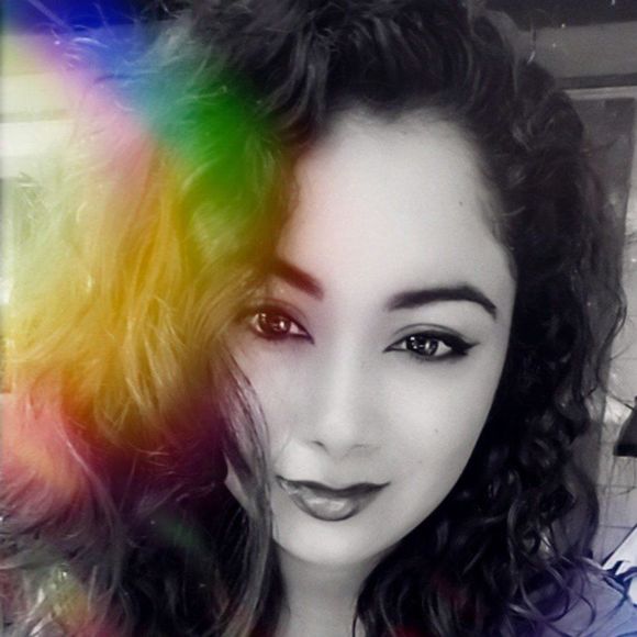Profile Picture of Elisa Cruz (@ecruz0111) on Poshmark