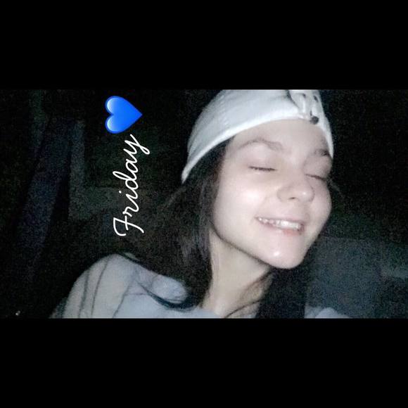 Profile Picture of Danielle Spray (@taylor16nicole) on Poshmark
