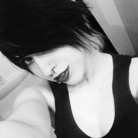 Profile Picture of Tori Stephens (@silentxxrain) on Poshmark